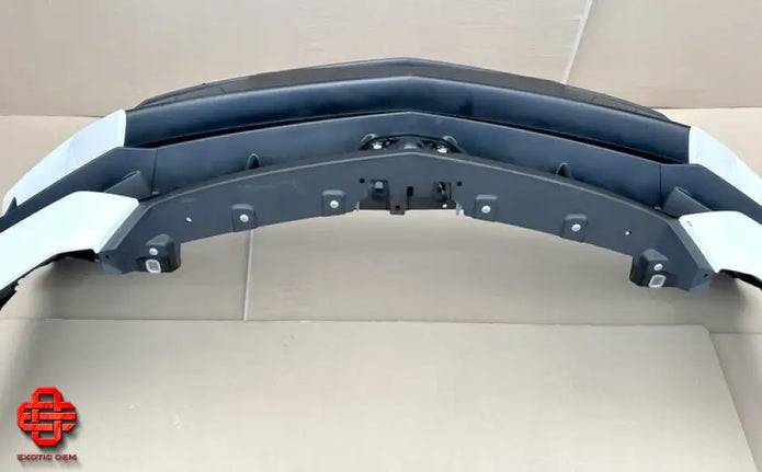 LAMBORGHINI URUS SE FRONT AND REAR BUMPER