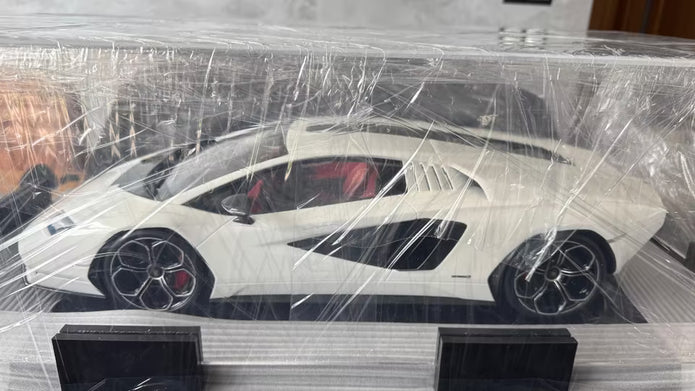 BRAND NEW LAMBORGHINI COUNTACH LPI 800-4 SCALE MODEL