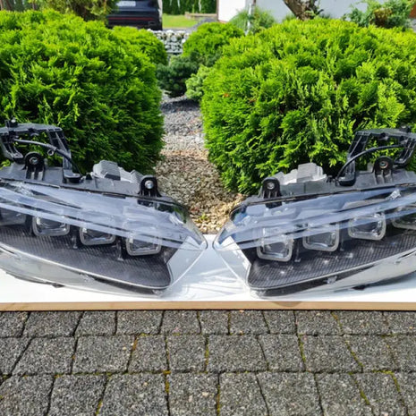 BUGATTI CHIRON SUPER SPORT 300 + HEADLIGHT OEM