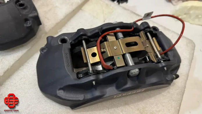 FERRARI 458 CALIPER WITH BRAKE PADS L + R OEM