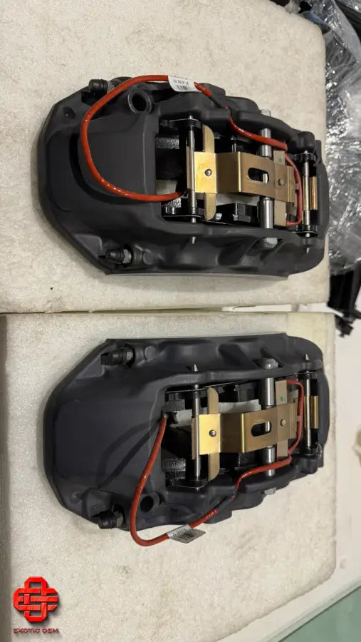 FERRARI 458 CALIPER WITH BRAKE PADS L + R OEM