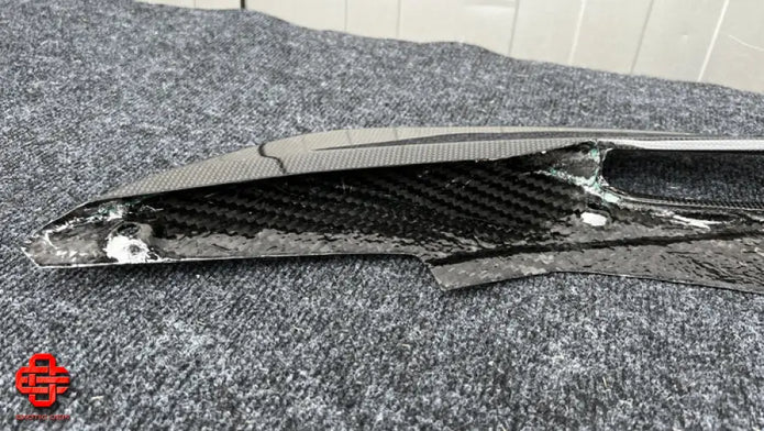 FERRARI PISTA RH LATERAL SPOILER CARBON