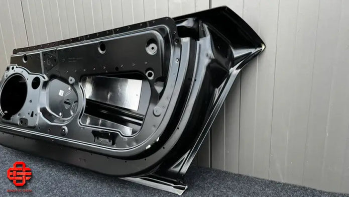 LAMBORGHINI AVENTADOR DOOR RH BLACK PAINTED