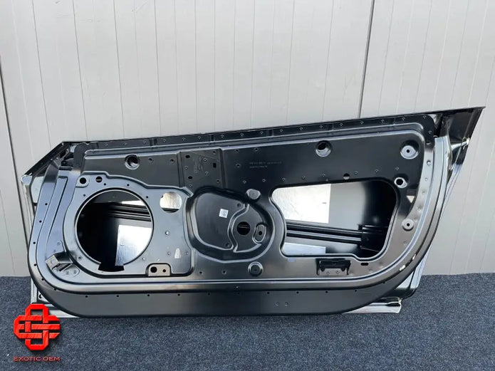 LAMBORGHINI AVENTADOR RIGHT DOOR