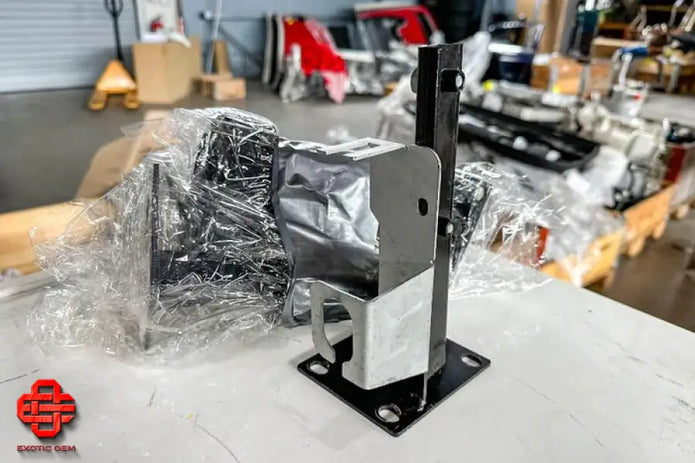 AMBORGHINI GALLARDO RH BRACKET OEM