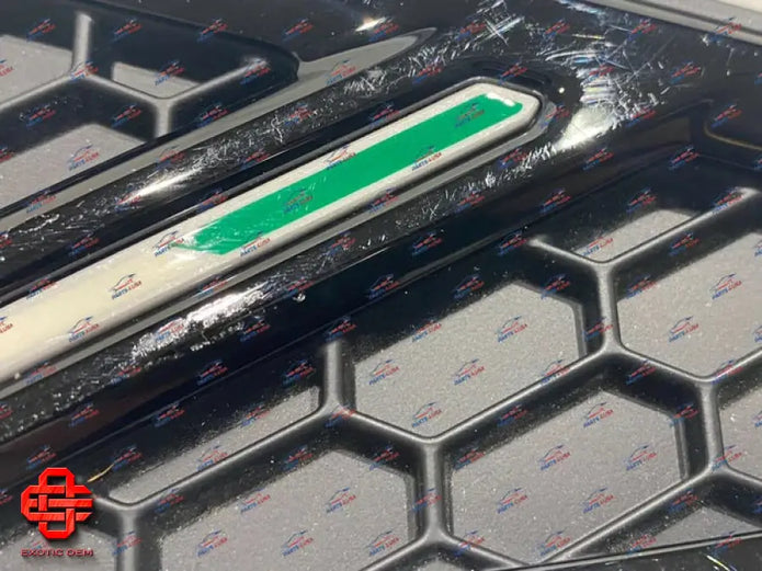 LAMBORGHINI URUS FENDER RIGHT COVER GRILLE