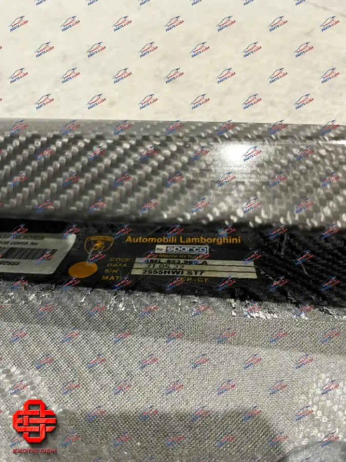 LAMBORGHINI URUS NEW RH CARBON FRONT DOOR COVER