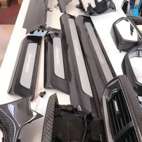 LAMBORGHINI URUS OEM CARBON PARTS