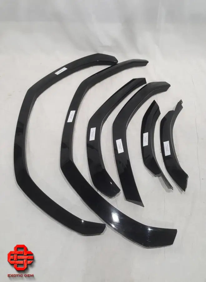 LAMBORGHINI URUS OEM CARBON PARTS