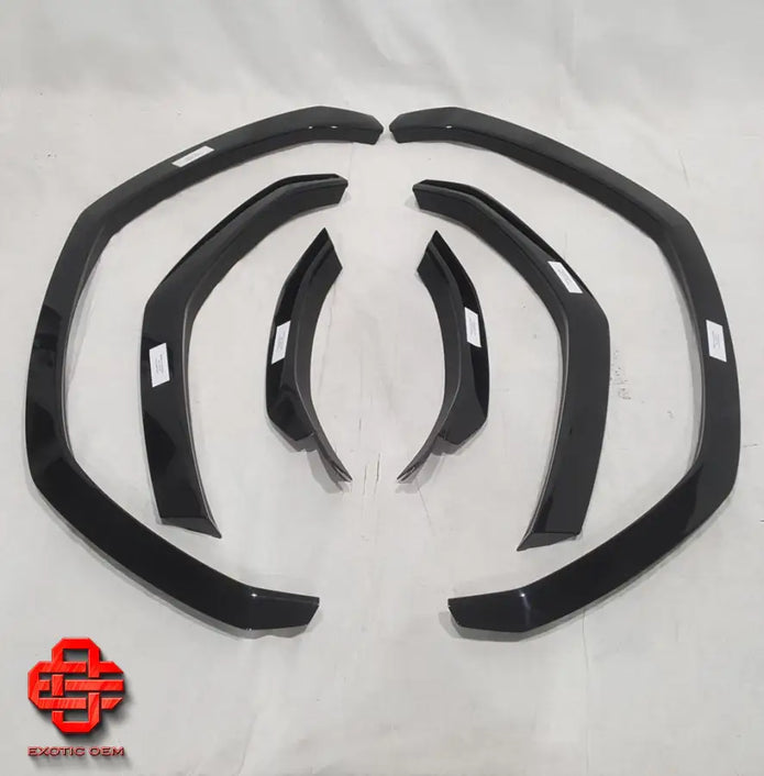 LAMBORGHINI URUS OEM CARBON PARTS