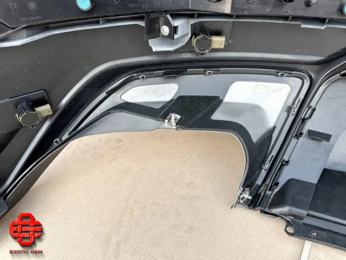 LAMBORGHINI URUS SE FRONT AND REAR BUMPER