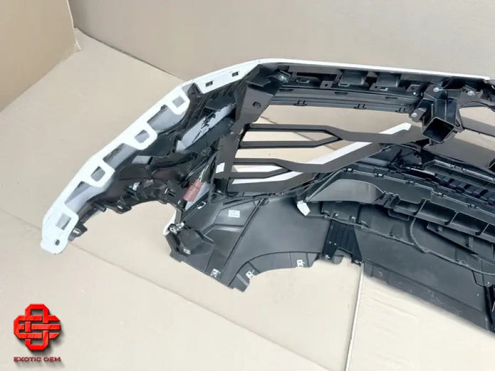 LAMBORGHINI URUS SE FRONT AND REAR BUMPER