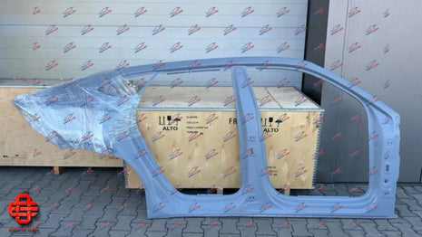 LAMBORGHINI URUS SIDE PANEL RIGHT SIDE