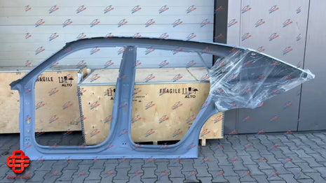 LAMBORGHINI URUS SIDE PANEL RIGHT SIDE