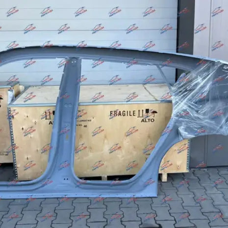 LAMBORGHINI URUS SIDE PANEL RIGHT SIDE