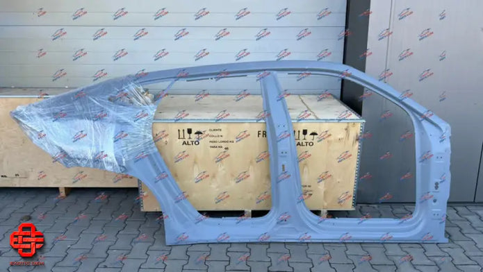 LAMBORGHINI URUS SIDE PANEL RIGHT SIDE