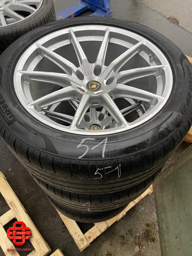 LAMBORGHINI WHEEL AND TYRE SET