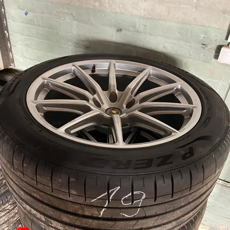LAMBORGHINI WHEEL AND TYRE SET