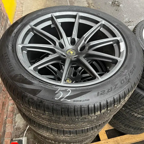 LAMBORGHINI WHEEL AND TYRE SET