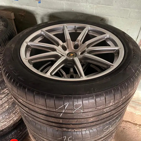 LAMBORGHINI WHEEL AND TYRE SET