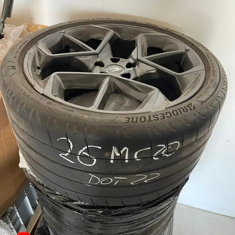 ROLLS-ROYCE WHEEL AND TYRE SET (Copy)