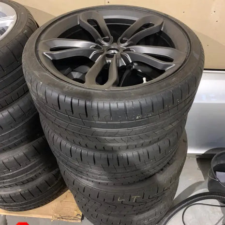 MCLAREN WHEEL AND TYRE SET