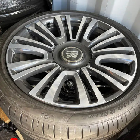 ROLLS-ROYCE WHEEL AND TYRE SET