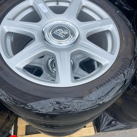ROLLS-ROYCE WHEEL AND TYRE SET