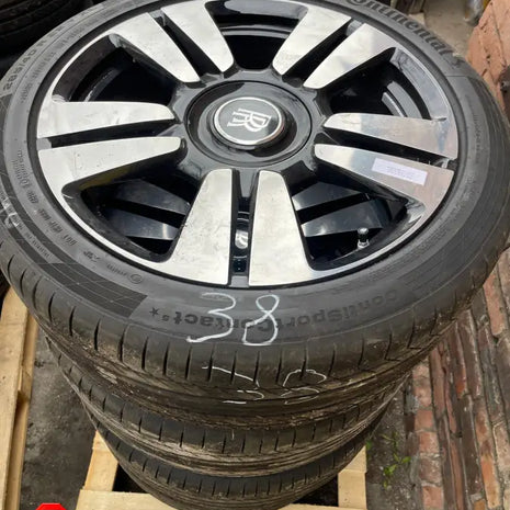 ROLLS-ROYCE WHEEL AND TYRE SET