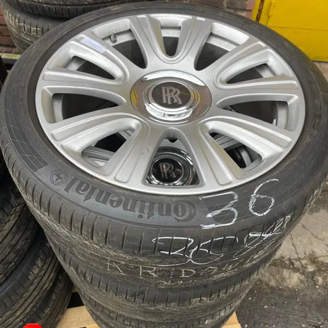 ROLLS-ROYCE WHEEL AND TYRE SET