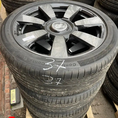 ROLLS-ROYCE WHEEL AND TYRE SET