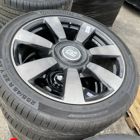 ROLLS-ROYCE WHEEL AND TYRE SET