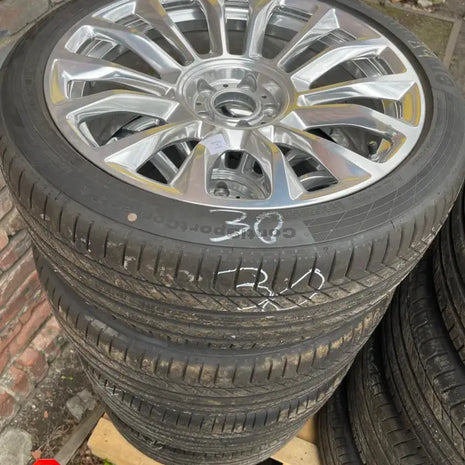 ROLLS-ROYCE WHEEL AND TYRE SET