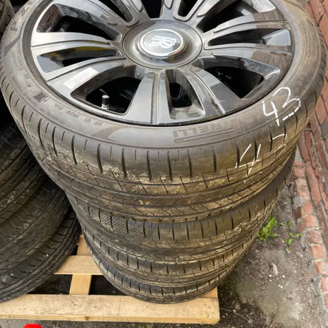 ROLLS-ROYCE WHEEL AND TYRE SET