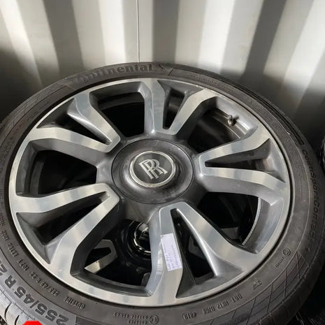 ROLLS-ROYCE WHEEL AND TYRE SET