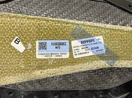 FERRARI PUROSANGUE CARBON BLACK BADGE REAR PANEL RH